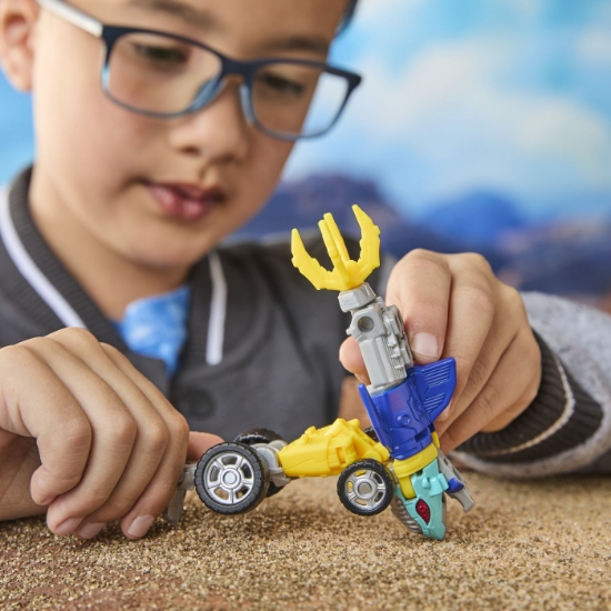 Imagine TRANSFORMERS CYBERWORLD ROBOT SKYBYTE CONVERTIBIL 10CM