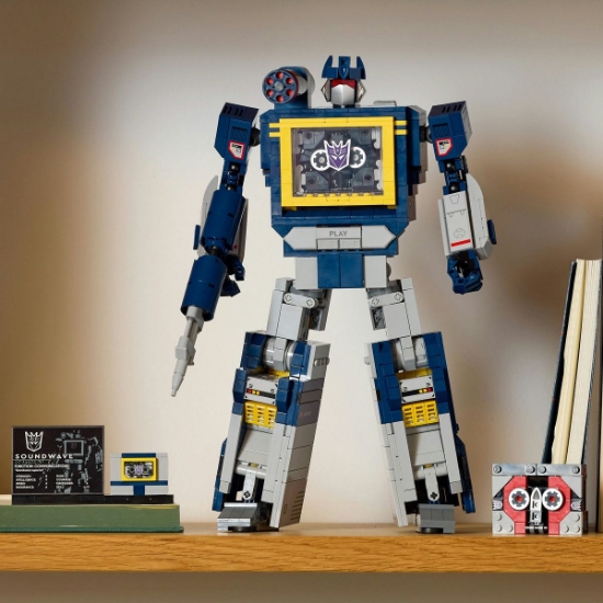 Imagine LEGO ICONS TRANSFORMERS SOUNDWAVE 10358