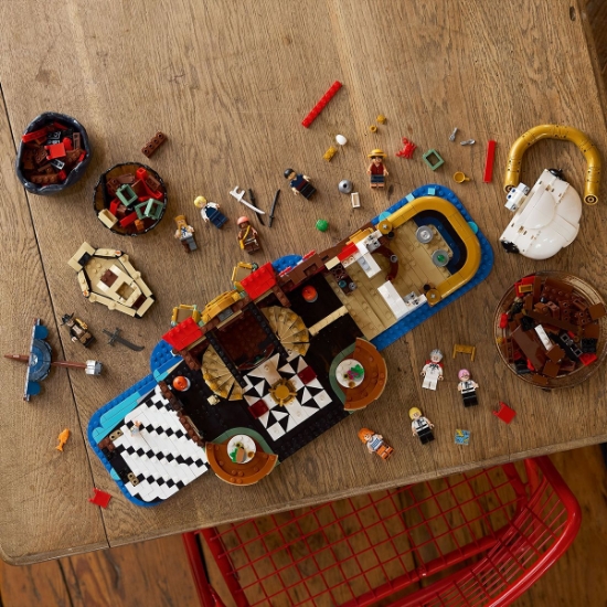 Imagine LEGO ONE PIECE RESTAURANTUL PLUTITOR BARATIE 75640