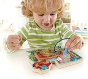 Imagine HAPE LABRINT MAGNETIC LOCOMOTIVA