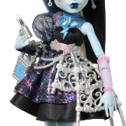 Imagine MONSTER HIGH ZIUA DE NASTERE DULCE SI INFRICOSATOARE PAPUSA FRANKIESTEIN CU ACCESORII