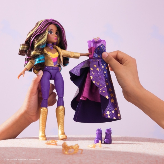 Imagine Unicorn Academy - păpușa Sophia Masquerade 