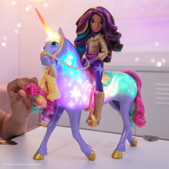 Imagine Unicorn Academy set Sophia și Wildstar lumină de curcubeu