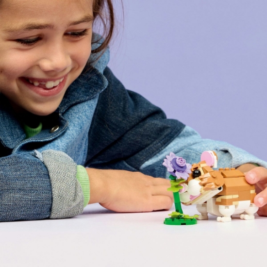 Imagine LEGO CREATOR HAMSTER ADORABIL CU O FLOARE 31376