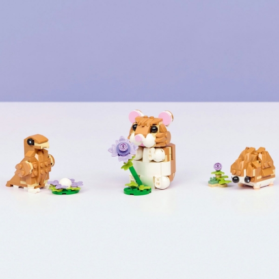 Imagine LEGO CREATOR HAMSTER ADORABIL CU O FLOARE 31376