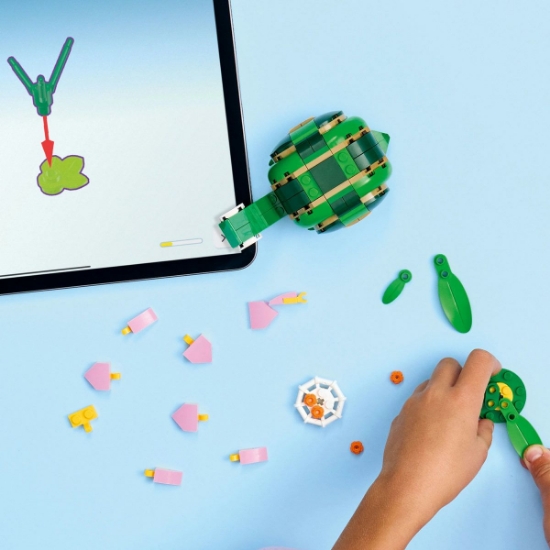 Imagine LEGO CREATOR BROASCA TESTOASA CU O FLOARE DE NUFAR 31377