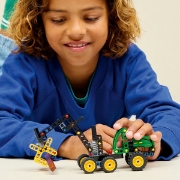 Imagine LEGO TECHNIC UTILAJ DE TAIAT SI STIVUIT COPACI JOHN DEERE 1470H 42218