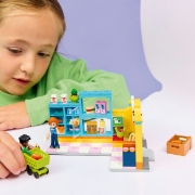 Imagine LEGO FRIENDS MAGAZINAS IN ORASUL HEARTLAKE 42680
