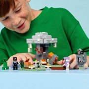 Imagine LEGO MINECRAFT GRADINA PALIDA 21586