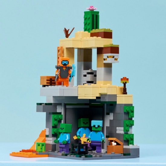 Imagine LEGO MINECRAFT TEMNITA CU ZOMBI 21587