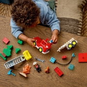 Imagine LEGO DUPLO CAMION DE POMPIERI CU FURTUN SI POMPIER 10473