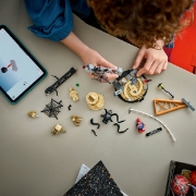 Imagine LEGO MARVEL BATALIE MEMORABILA OMUL PAIANJEN VS SANDMAN 76334