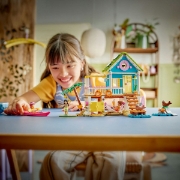 Imagine LEGO FRIENDS CASA PE PLAJA CU FOCI 42699