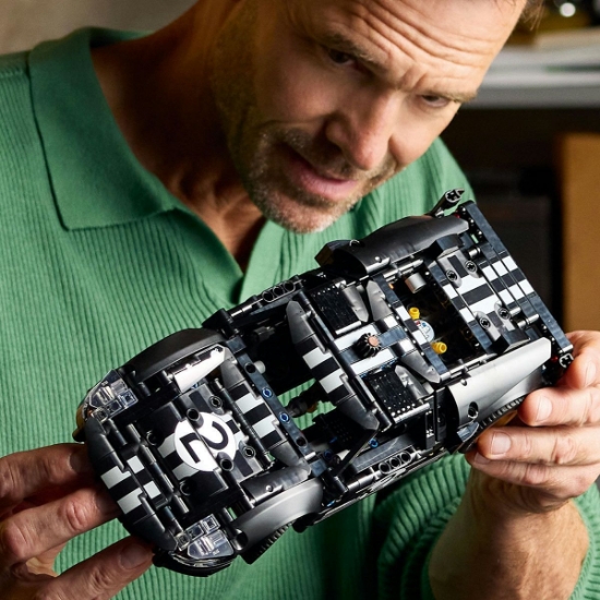 Imagine LEGO TECHNIC MASINA DE CURSE 1966 FORD GT40 MKII 42223