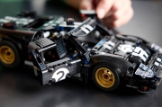 Imagine LEGO TECHNIC MASINA DE CURSE 1966 FORD GT40 MKII 42223