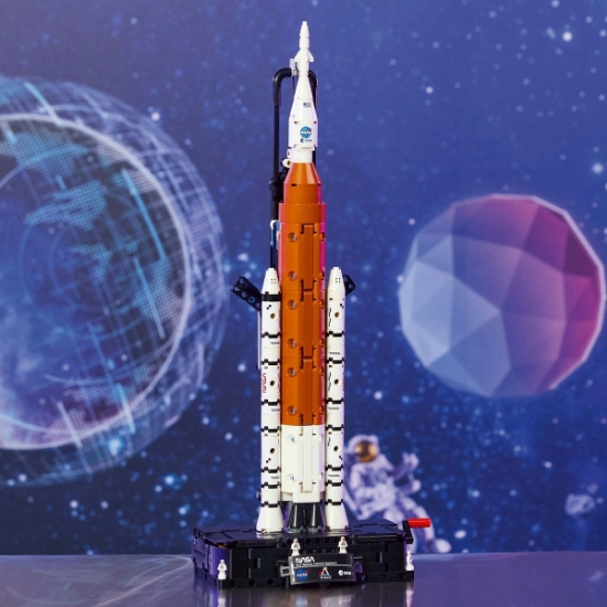 Imagine LEGO TECHNIC RACHETA SISTEMULUI DE LANSARE SPATIALA NASA ARTEMIS 42221