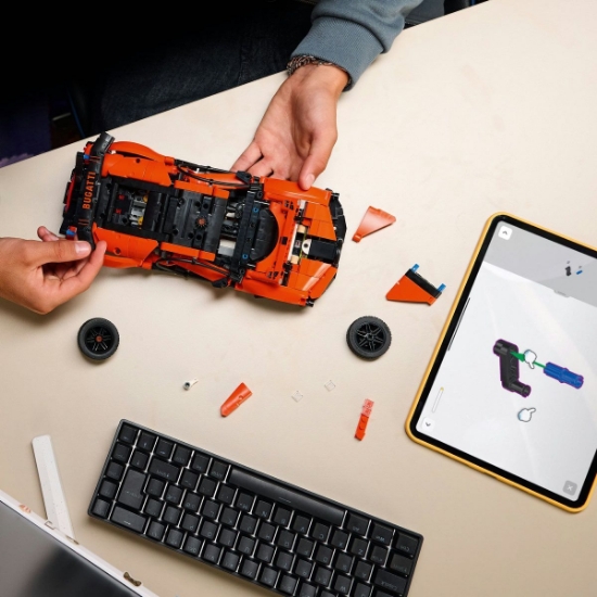 Imagine LEGO TECHNIC HIPERMASINA BUGATTI CHIRON PUR SPORT 42222
