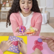 Imagine PLAY DOH BARBIE SET PLASTELINA CREATII VESTIMENTARE FLORALE
