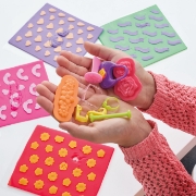 Imagine PLAY DOH BARBIE SET PLASTELINA CREATII VESTIMENTARE FLORALE