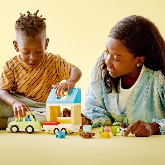 Imagine LEGO DUPLO CASA PE ROTI A FAMILIEI 10986