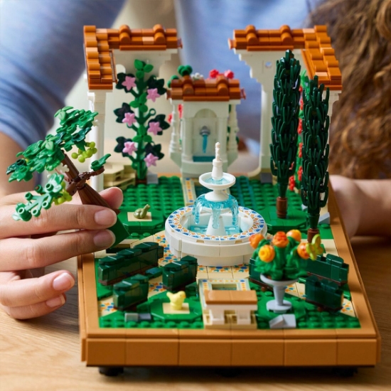 Imagine Lego Icons Grădina cu fântână 10359