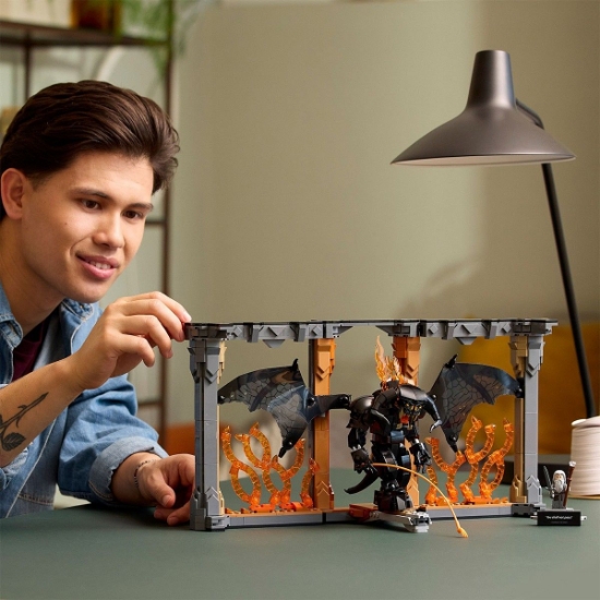 Imagine LEGO ICONS STAPANUL INELELOR DIORAMA PENTRU BIBLIOTECA CU UN BARLOG 10367