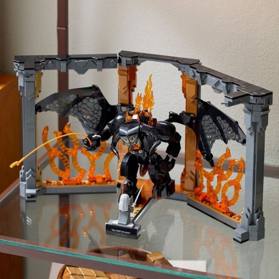Imagine LEGO ICONS STAPANUL INELELOR DIORAMA PENTRU BIBLIOTECA CU UN BARLOG 10367