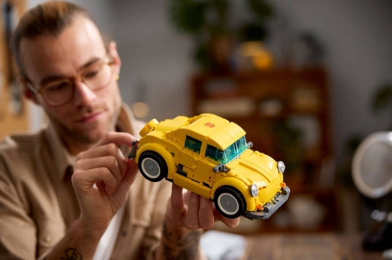 Imagine LEGO ICONS TRANSFORMERS BUMBLEBEE 10338 