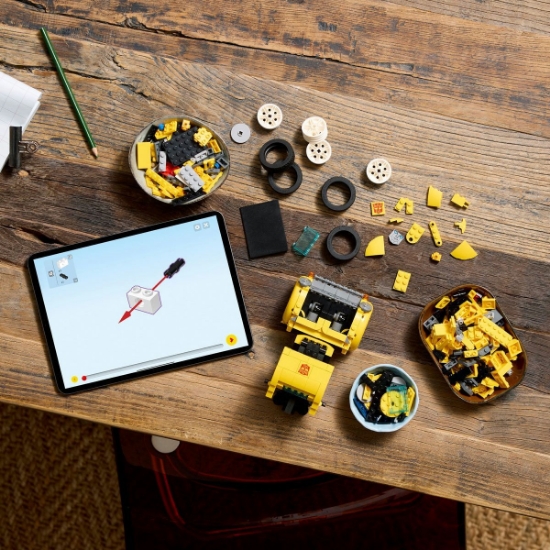 Imagine LEGO ICONS TRANSFORMERS BUMBLEBEE 10338 