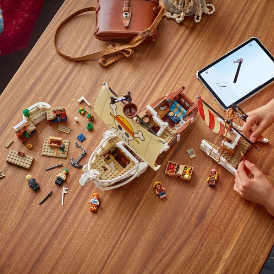 Imagine LEGO ONE PIECE CORABIA DE PIRATI FASNEATA MERRY 75639