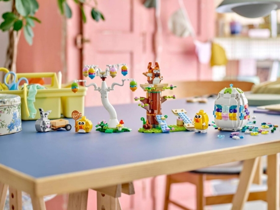 Imagine LEGO ICONICS IEPURAS SI VANATOARE DE OUA DE PASTE 40808
