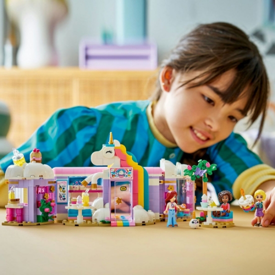 Imagine LEGO FRIENDS CAFENEAUA DE VIS UNICORN 42684