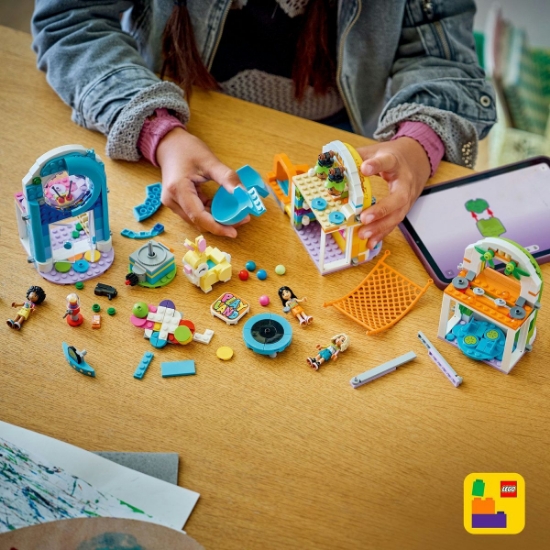 Imagine LEGO FRIENDS LOC DE JOACA LA INTERIOR 42686