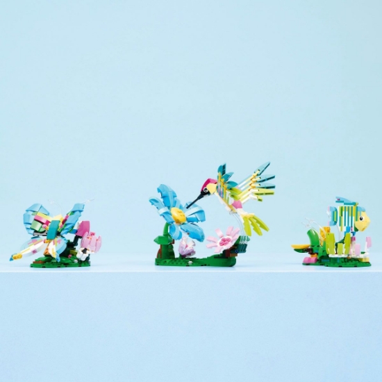 Imagine LEGO CREATOR ANIMALE SALBATICE COLIBRI COLORAT 31384