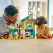 Imagine LEGO DUPLO CASA MODERNA DE FAMILIE 3 IN 1 CU FIGURINE 10470
