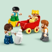 Imagine LEGO DUPLO CASA MODERNA DE FAMILIE 3 IN 1 CU FIGURINE 10470