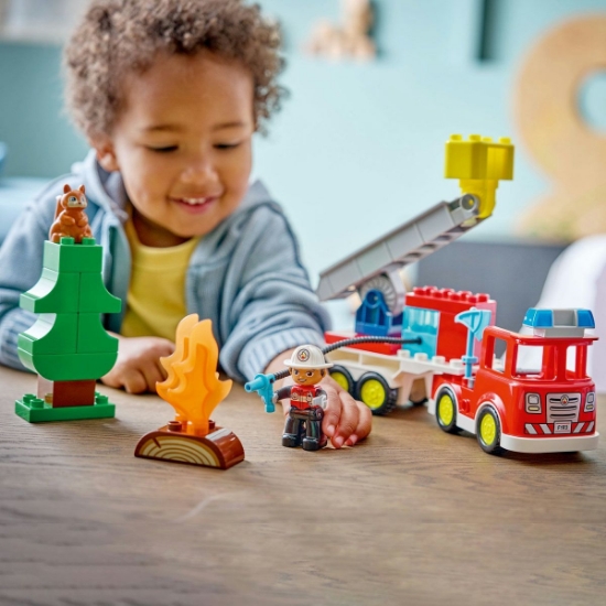 Imagine LEGO DUPLO CAMION DE POMPIERI CU FURTUN SI POMPIER 10473