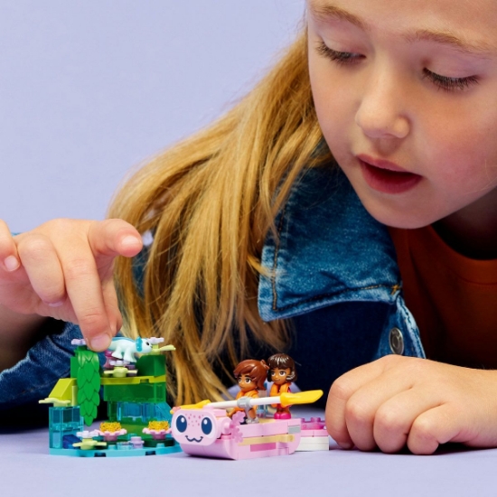 Imagine LEGO FRIENDS BARCA AXOLOTL PENTRU AVENTURI 42681