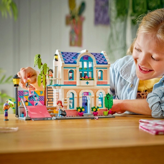 Imagine LEGO FRIENDS CASA FAMILIEI LUI LIANN 42687