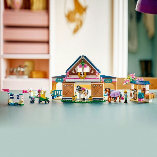 Imagine LEGO FRIENDS GRAJD DE CAI SI ACADEMIE DE ECHITATIE 42688