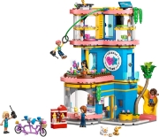 Imagine LEGO FRIENDS CLUBUL PRIETENILOR DIN ORASUL HEARTLAKE 42689
