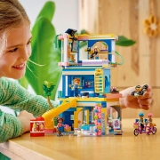 Imagine LEGO FRIENDS CLUBUL PRIETENILOR DIN ORASUL HEARTLAKE 42689