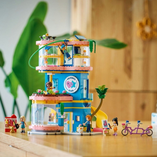 Imagine LEGO FRIENDS CLUBUL PRIETENILOR DIN ORASUL HEARTLAKE 42689