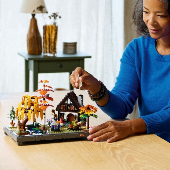 Imagine LEGO ICONS GRADINA DE CABANA TOAMNA 11372