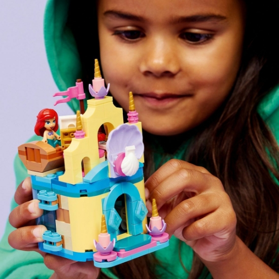 Imagine LEGO DISNEY PRINCESS MINIPALATUL MAGIC AL LUI ARIEL 43285