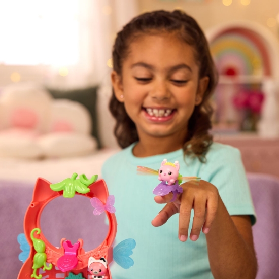 Imagine GABBYS DOLLHOUSE FAIRYLANDIA SET DE JOACA ZANA PISICUTEI CU FIGURINE SI ACCESORII