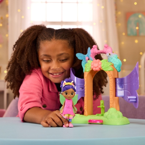 Imagine GABBYS DOLLHOUSE FAIRYLANDIA SET DE JOACA REVELATIA MAGICA CU FIGURINE SI ACCESORII