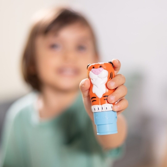 Imagine MELISSA AND DOUG STICKER WOW SET DE JOACA AUTOCOLANTE SI STAMPILA TIGRU