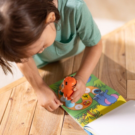 Imagine MELISSA AND DOUG STICKER WOW SET DE JOACA AUTOCOLANTE SI STAMPILA TIGRU