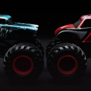 Imagine  MONSTER JAM SET 2 MASINUTE METALICE VENOM VS THE AMAZING SPIDERMAN SCARA 1 LA 65